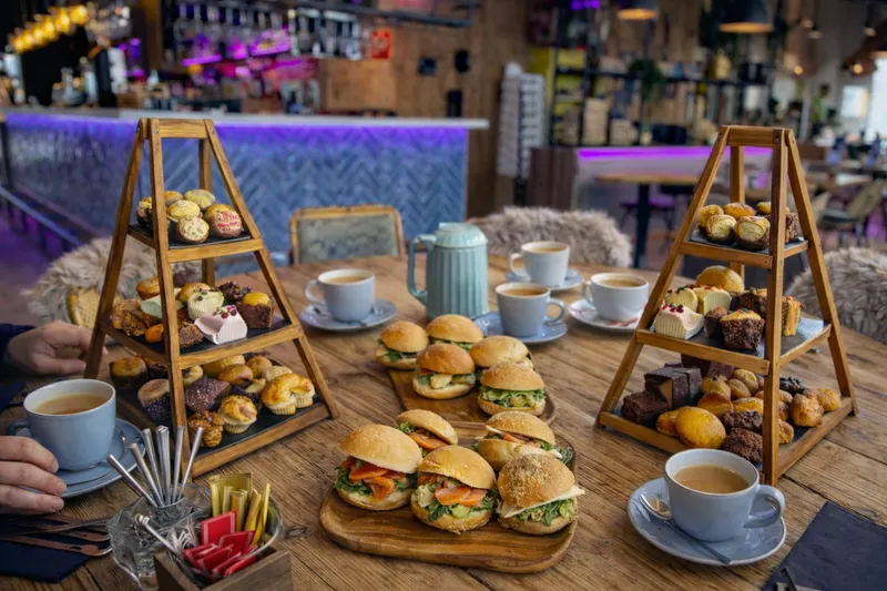 High Tea aan het water, bij Eemhof Beachclub